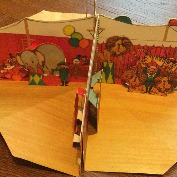 Bundle of 3 vintage Hallmark pop up books. - Picture 10 of 16